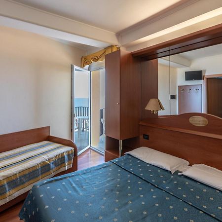 לידו די ג'סולו Hotel Mondial מראה חיצוני תמונה