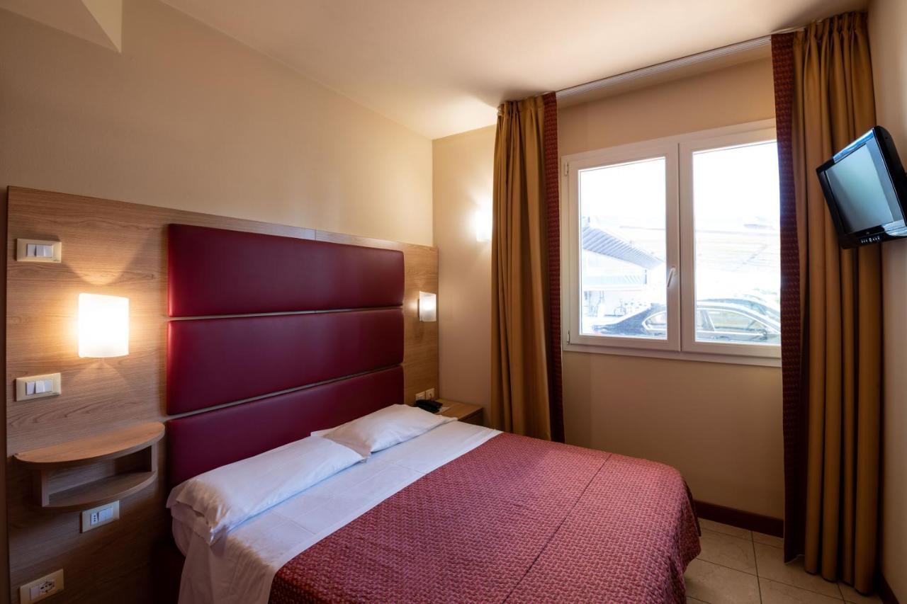 לידו די ג'סולו Hotel Mondial מראה חיצוני תמונה