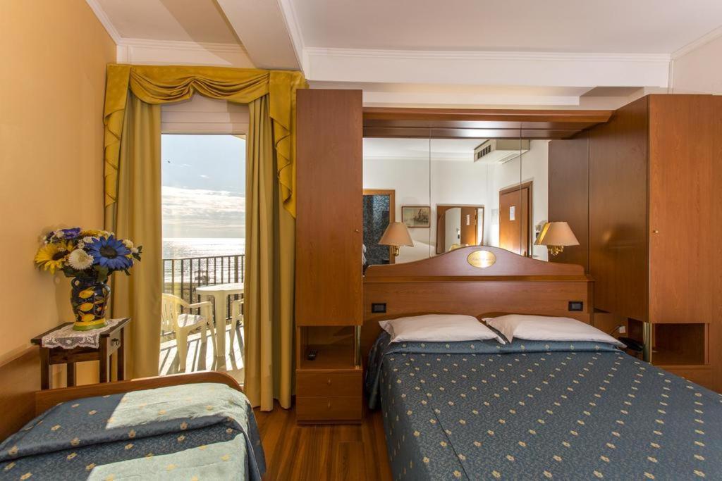 לידו די ג'סולו Hotel Mondial מראה חיצוני תמונה