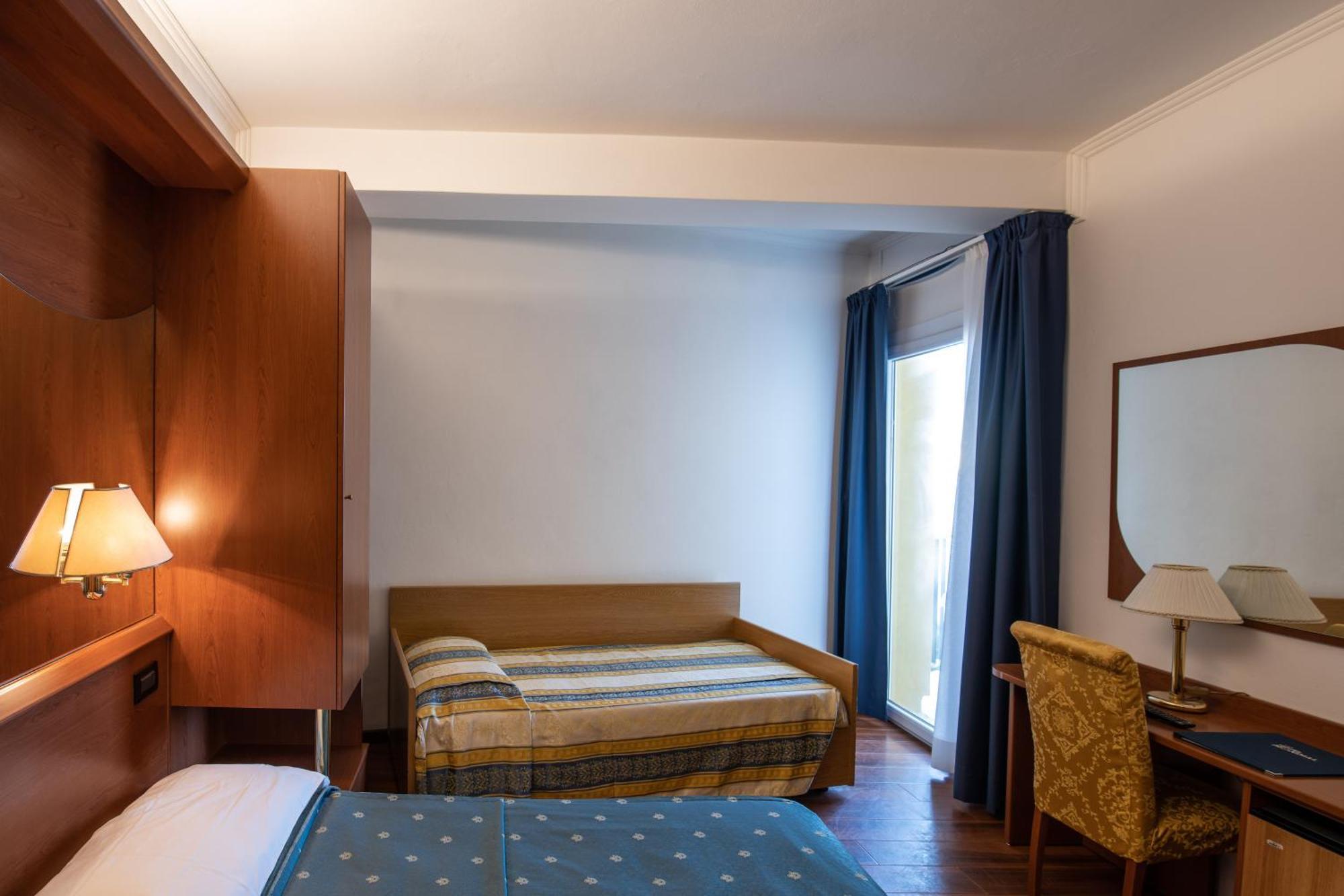 לידו די ג'סולו Hotel Mondial מראה חיצוני תמונה
