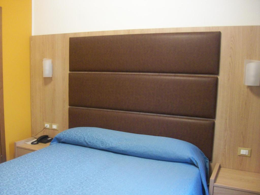 לידו די ג'סולו Hotel Mondial חדר תמונה