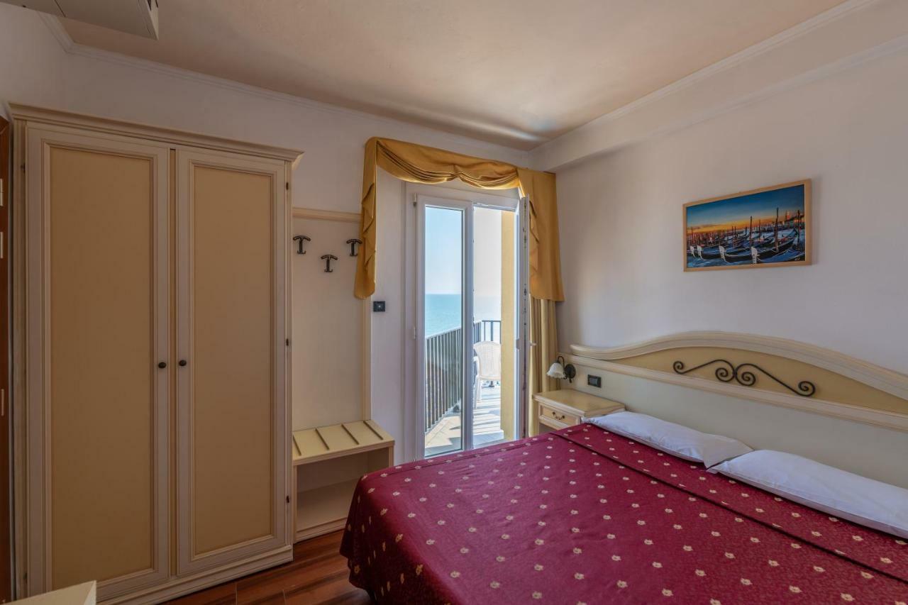 לידו די ג'סולו Hotel Mondial מראה חיצוני תמונה